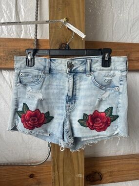 American Eagle flower shorts